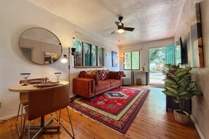 Living area - Historic Santa Fe Adobe - Walk to Plaza & Railyard District! (Santa Fe)