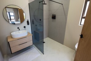 Towels, soap, shampoo, toilet paper - Capital beach (Durban North)