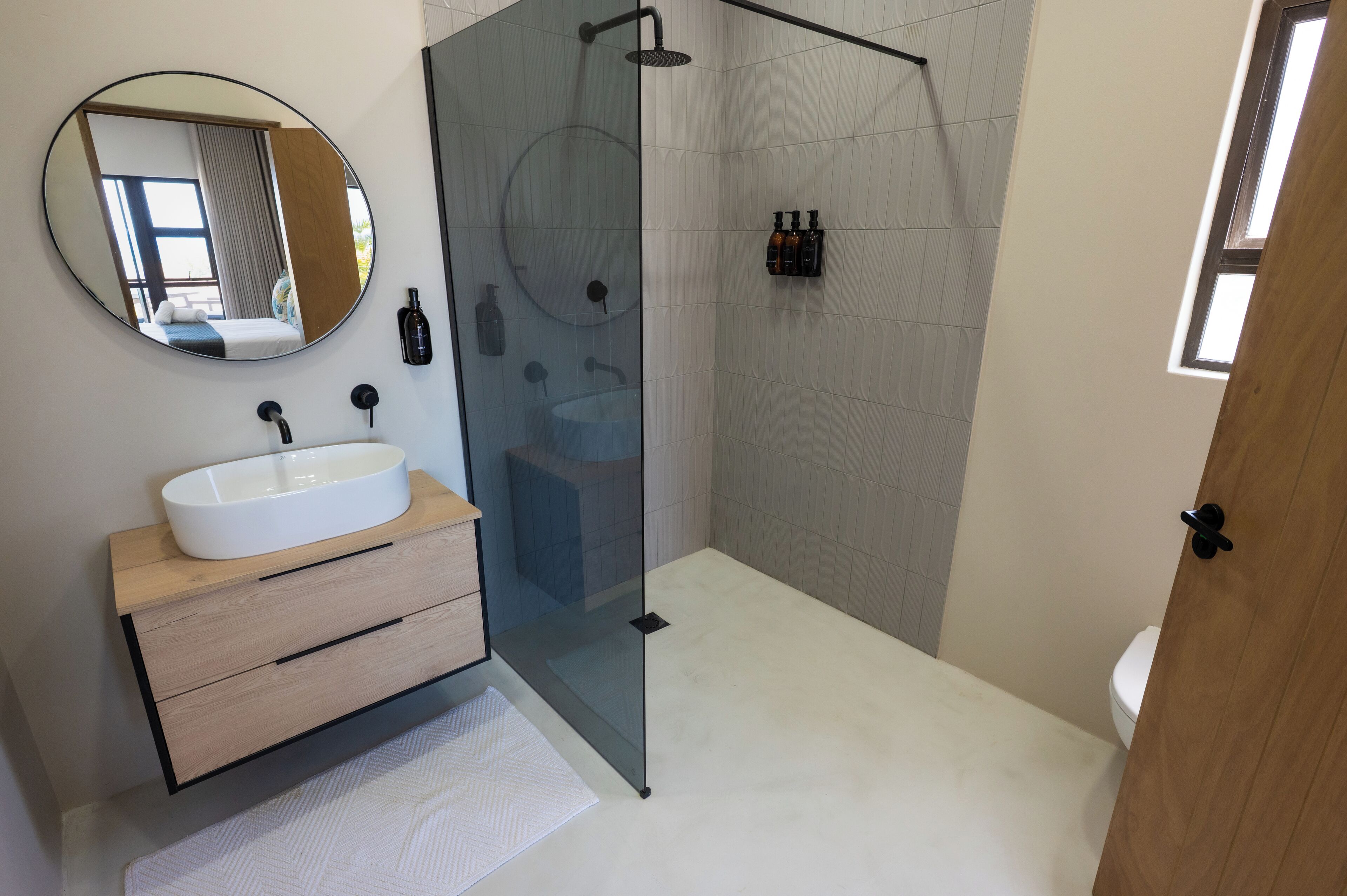 Towels, soap, shampoo, toilet paper