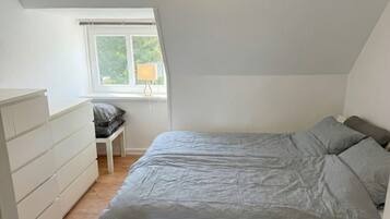 3 bedrooms, iron/ironing board, Internet, bed sheets