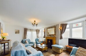 TV - Sea Breeze Beach Holiday Home – South Shore, Bridlington (Bridlington)