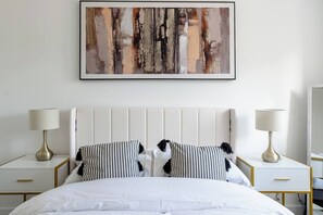 2 slaapkamers, een strijkplank/strijkijzer, internet, beddengoed