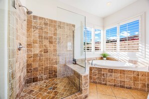 Shower, jetted bath, hair dryer, towels - Terra Sol: Pool, Spa & Lakefront Serenity (Indio)