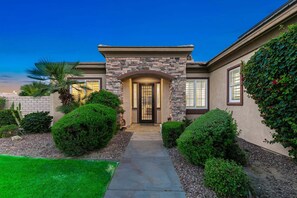 Exterior detail - Terra Sol: Pool, Spa & Lakefront Serenity (Indio)