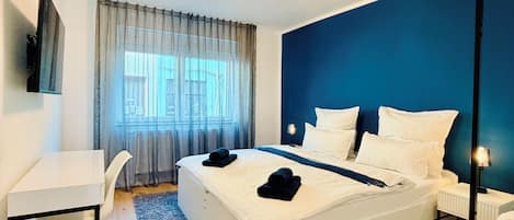 2 habitaciones, escritorio, tabla de planchar con plancha y wifi gratis
