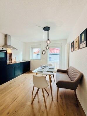 Dining - Stay & Style - Nightblue Apartment, completely new (Karlsruhe)