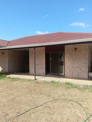 Exterior - La Maison Gloucester (Bakers Creek)