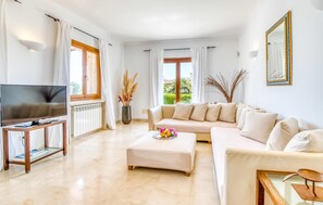 TV - Lovely home in Son Carrio with private swimming pool, can be inside or outside (Son Carrio)