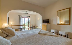 6 habitaciones, cuna de viaje y wifi gratis 