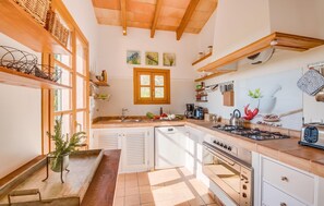 Køleskab, ovn, kogeplade, opvaskemaskine