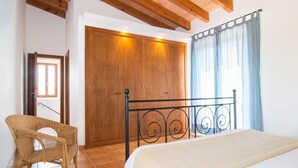 4 bedrooms, in-room safe, travel crib, WiFi (free) - Nice home in Arta with private swimming pool, can be inside or outside (Arta)
