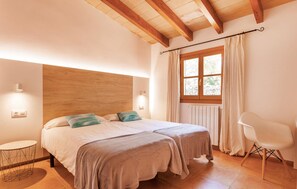 2 bedrooms, travel cot, free WiFi - Stunning home in Arta with private swimming pool, can be inside or outside (Arta)
