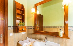 Suihku, hiustenkuivaaja