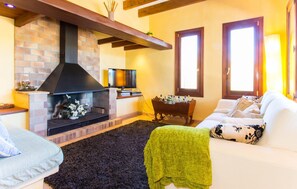 TV, DVD player, table football, ping pong - Awesome home in Arta with private swimming pool, can be inside or outside (Arta)