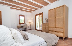 2 bedrooms, travel cot, free WiFi - Beautiful home in Santanyi with private swimming pool, can be inside or outside (Santanyi)