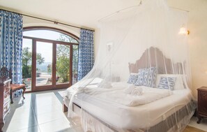 4 bedrooms, travel cot, free WiFi - Gorgeous home in Arta with private swimming pool, can be inside or outside (Arta)