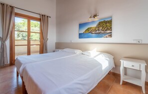 6 bedrooms, travel cot, free WiFi - Cozy home in Arta with private swimming pool, can be inside or outside (Arta)