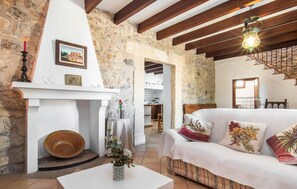TV - Gorgeous home in Arta with private swimming pool, can be inside or outside (Arta)