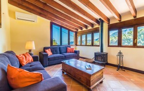 TV - 2 bedroom nice home in Deia (Deia)