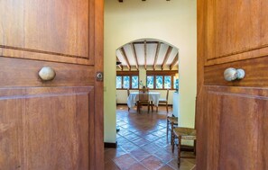 Interior - 2 bedroom nice home in Deia (Deia)