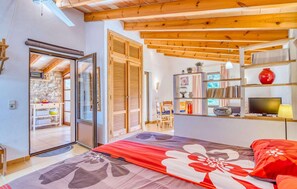 4 bedrooms, travel cot, free WiFi - Amazing home in Arta with private swimming pool, can be inside or outside (Arta)