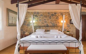6 bedrooms, in-room safe, travel cot, free WiFi - Amazing home in Canyamel with private swimming pool, can be inside or outside (Canyamel)
