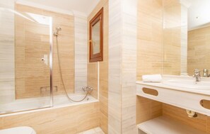 Shower, hair dryer - Beautiful home in Valldemossa (Valldemossa)