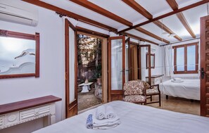 2 bedrooms, travel cot, free WiFi - Beautiful home in Valldemossa (Valldemossa)