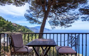 Outdoor dining - Beautiful home in Valldemossa (Valldemossa)