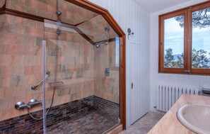 Shower, hair dryer - Beautiful home in Valldemossa (Valldemossa)