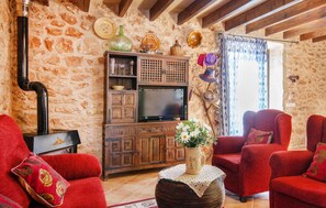 TV - Cozy home in Llucmajor with private swimming pool, can be inside or outside (Llucmajor)