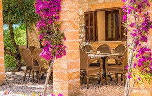 Outdoor dining - Stunning home in Santa Margalida (Santa Margalida)