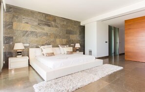 3 bedrooms, in-room safe, iron/ironing board, travel cot - 3 bedroom beautiful home in Playa de Muro (Playa de Muro)
