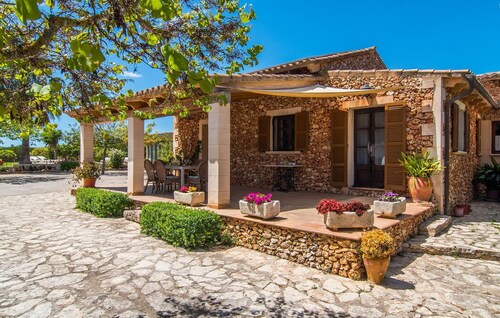 4 bedroom cozy home in Son Servera