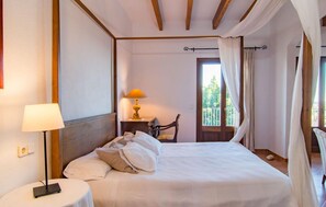 4 habitaciones, tabla de planchar con plancha y cuna de viaje 