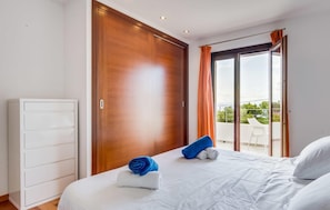 3 bedrooms, iron/ironing board, travel crib, free WiFi - Amazing home in Betlem with private swimming pool, can be inside or outside (Betlem)