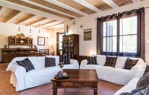 TV, DVD player - Nice home in Moscari with private swimming pool, can be inside or outside (Moscari)