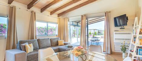 Smart-TV, DVD-spiller og bordtennis