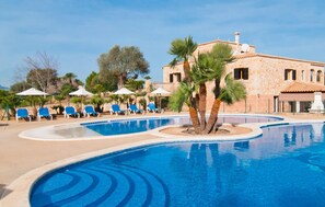 Pool - Gorgeous home in Can Picafort (Can Picafort)