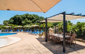 Outdoor dining - Gorgeous home in Can Picafort (Can Picafort)