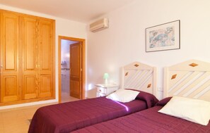 6 bedrooms, travel crib, WiFi (free) - Gorgeous home in Can Picafort (Can Picafort)