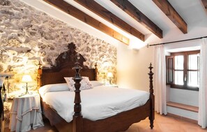 4 bedrooms, travel cot, free WiFi - Awesome home in Arta with private swimming pool, can be inside or outside (Arta)