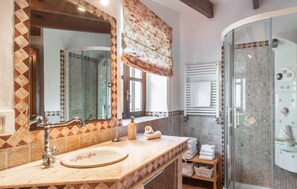 Shower, hair dryer - Awesome home in Arta with private swimming pool, can be inside or outside (Arta)