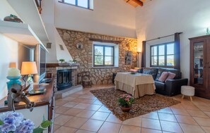 TV, DVD player - Lovely home in Manacor with private swimming pool, can be inside or outside (Manacor)
