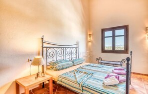 3 bedrooms, travel cot, free WiFi - Awesome home in Santanyi (Santanyi)
