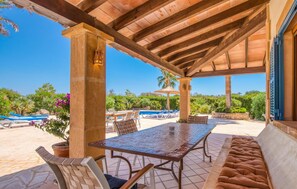 Outdoor dining - Awesome home in Santanyi (Santanyi)