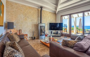 TV, DVD player - Awesome home in Colonia de Sant Pere (Colonia de Sant Pere)