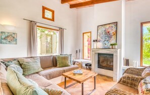 TV, fireplace - Cozy home in Arta with private swimming pool, can be inside or outside (Arta)