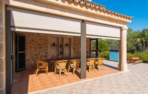 Outdoor dining - Stunning home in Can Picafort (Can Picafort)