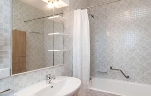 Douche, sèche-cheveux